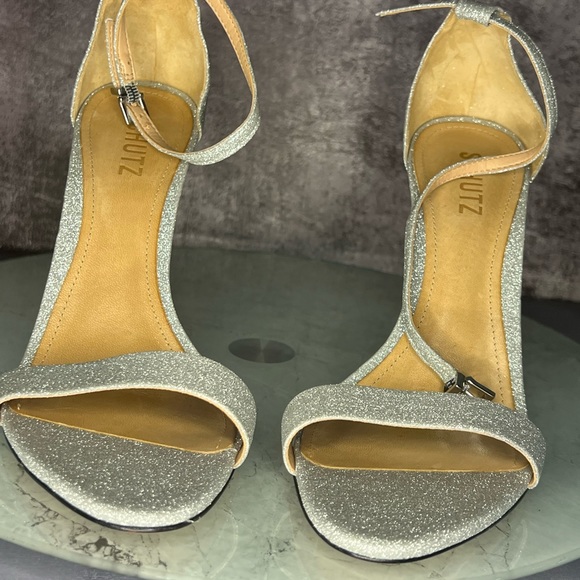 Shimmery silver simple minimalistic heels sandals - Picture 3 of 16